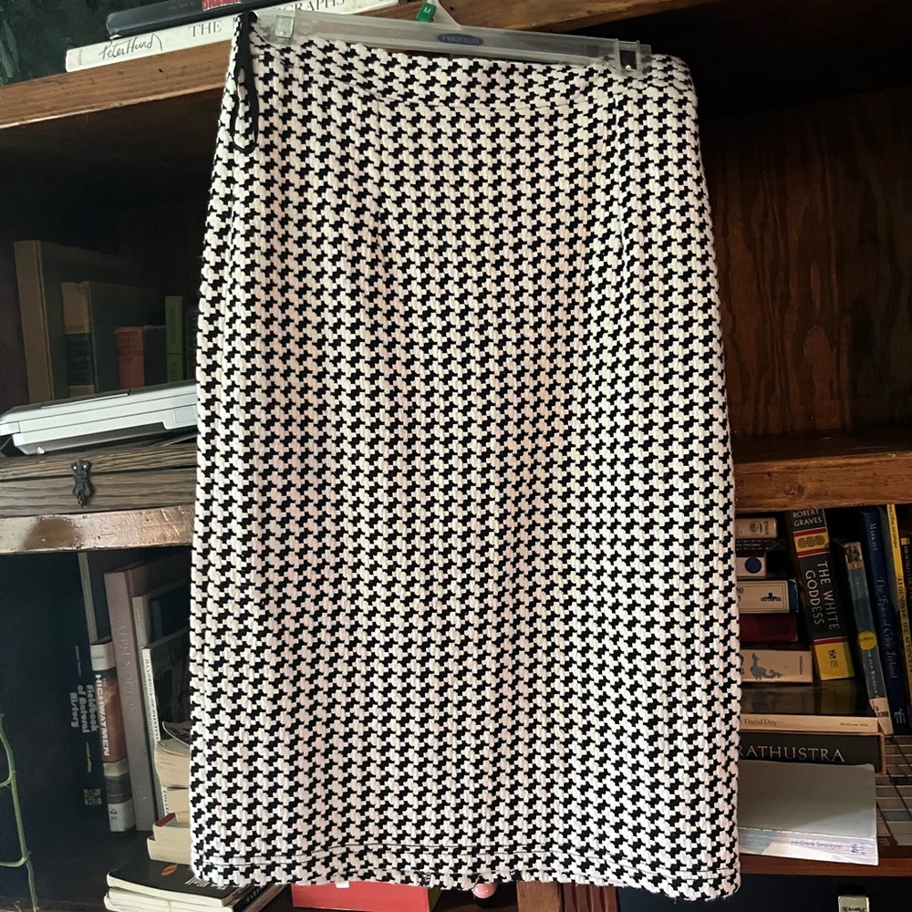 Black and White Houndstooth Pencil Skirt